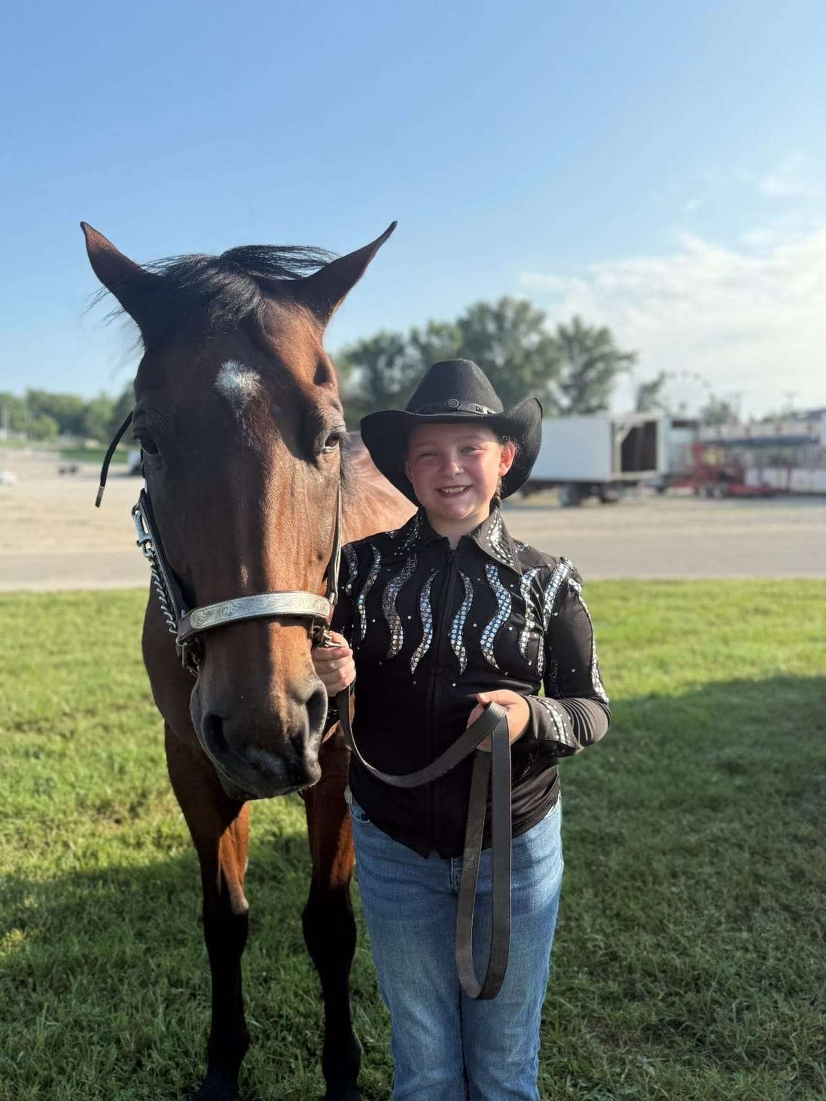 4-H rider showing her horse at the fair
